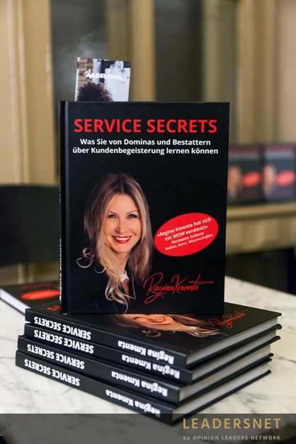 Lesung Service Secrets - Regina Kmenta