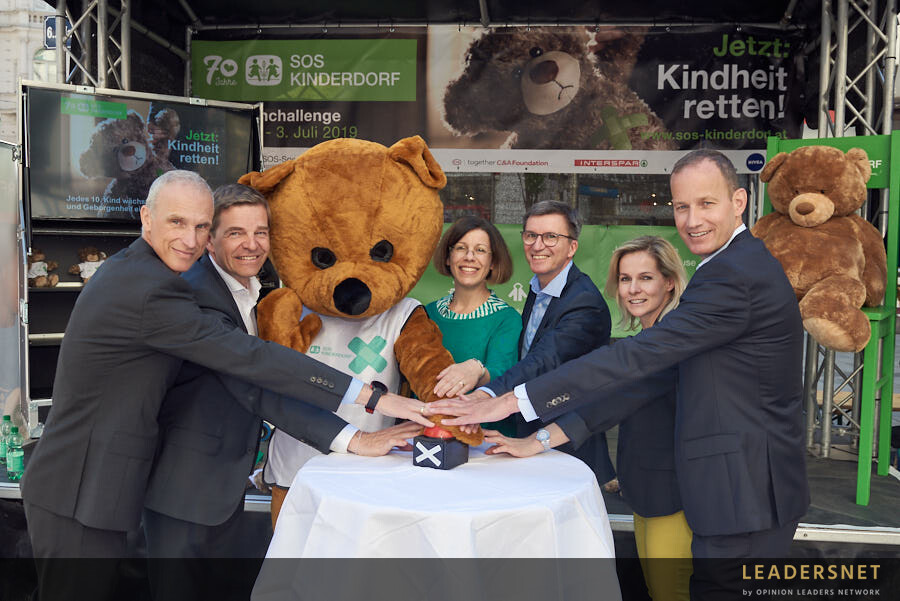 SOS-Kinderdorf und Doris Schmidauer starten Aktion „Kindheit retten“