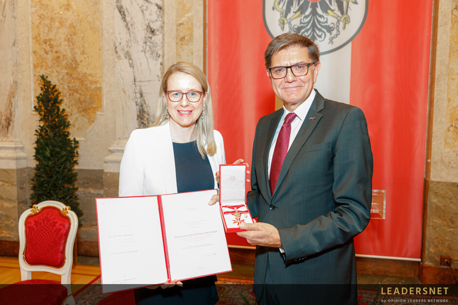 Verleihung Silberne Ehrenzeichen für Verdienste um die Republik Österereich an Fr. Mag. Pupeter