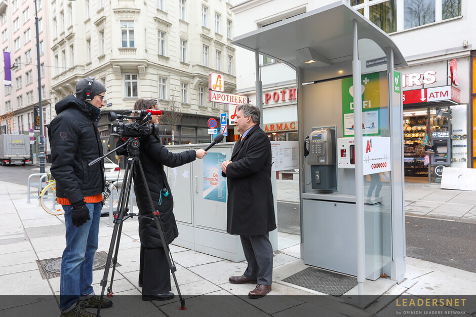 Erster Wiener Telefonzellen-Defibrillator geht in Betrieb