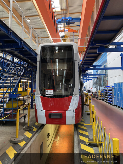 Wien - Europas größte Straßenbahn-Metropole - Werksführung Bombardier Transportation Austria