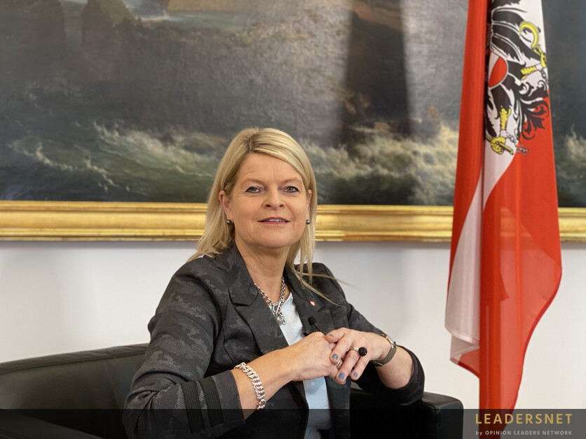 Verteidigungsministerin Klaudia Tanner und ihre Vorgänger