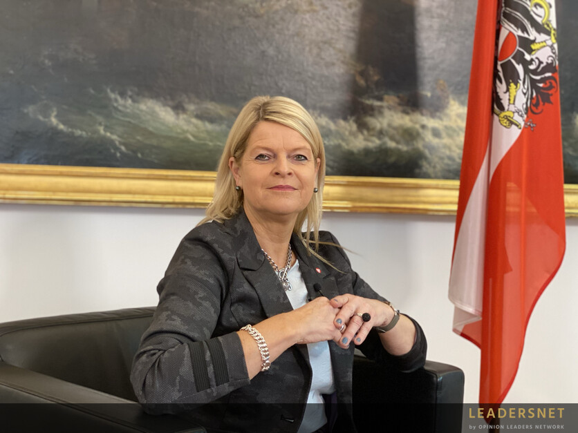Verteidigungsministerin Klaudia Tanner und ihre Vorgänger