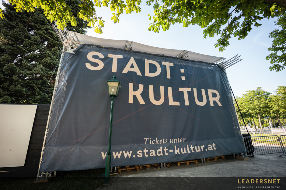 Stadt:Kultur Kurpark Baden - Florian Klenk & Florian Scheuba – Sag du, Florian
