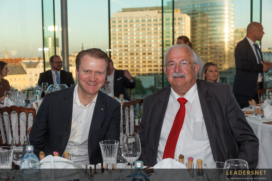 Dinner over the Top - 65 Jahre ISS