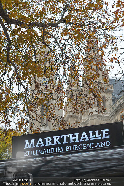 Christbaum Aufstellen vor dem Wiener Rathaus