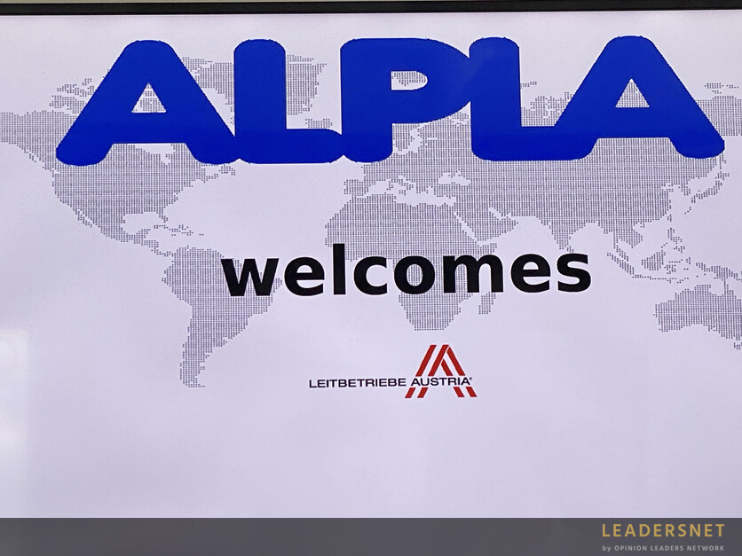 Leitbetriebe Exkursion in die Dubai Niederlassung der Firma ALPLA