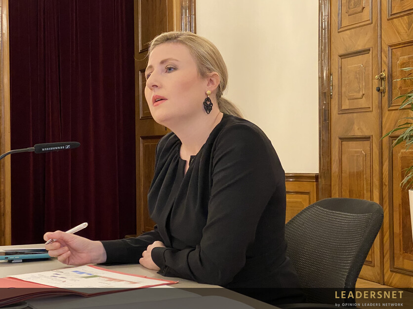 Medienministerin Susanne Raab zu ihren Visionen für den Medienstandort Österreich
