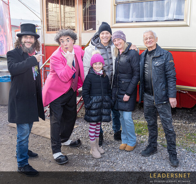 Karl Auer und Global Family lädt in den Zirkus Louis Knie