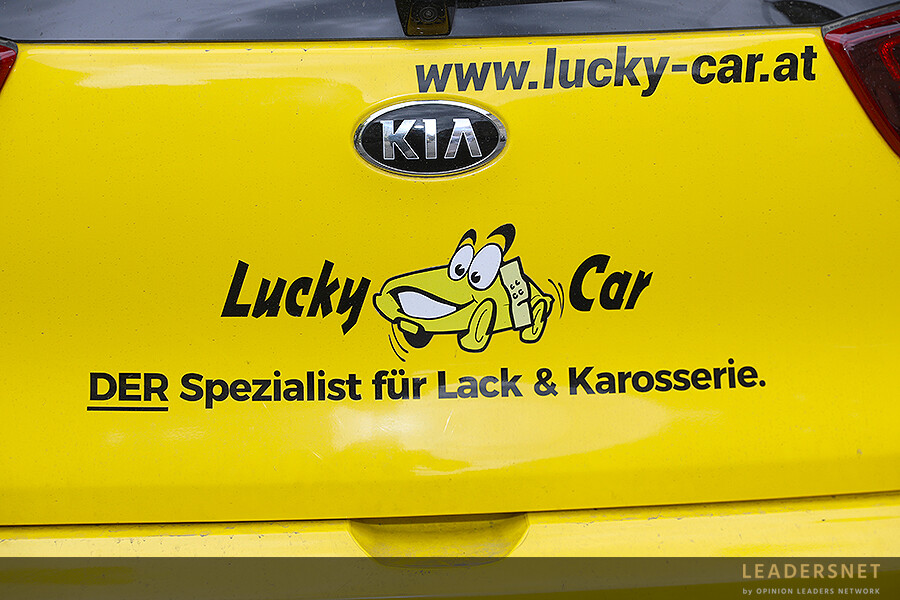 Eröffnungsfeier - Lucky Car