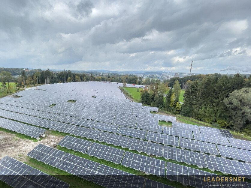 Teil-Inbetriebnahme einer der größten Flächen-Photovoltaikanlage in Oberösterreich