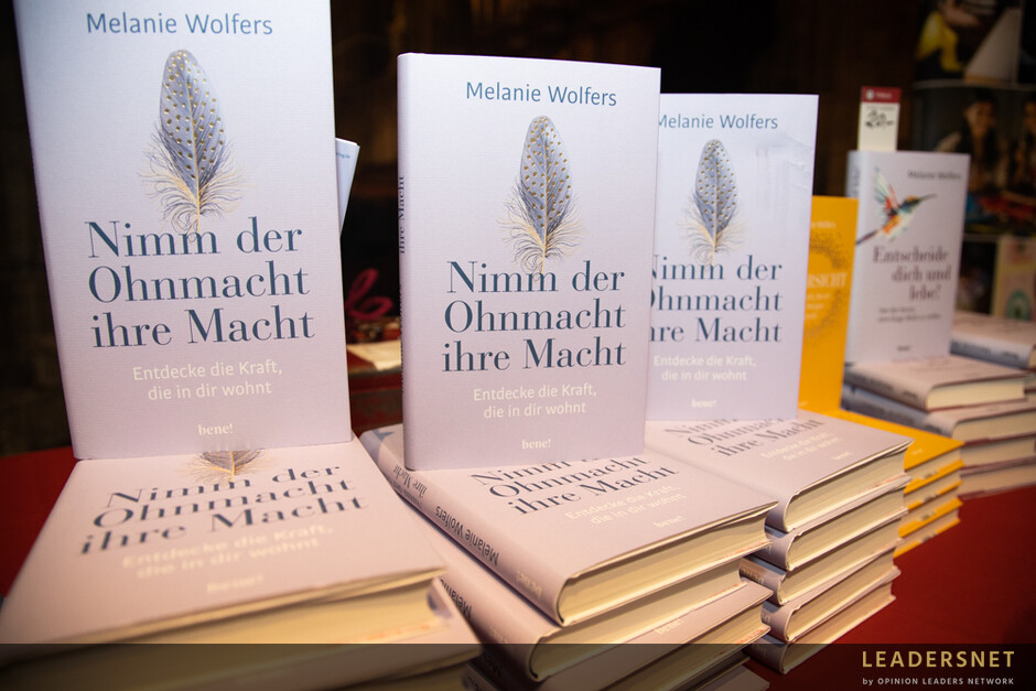 Buchpräsentation: „Nimm der Ohnmacht ihre Macht" mit Melanie Wolfers, Claudia Stöckl