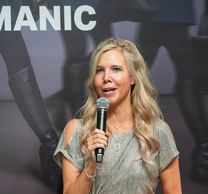 Humanic x Silvia Schneider und Kunstausstellung