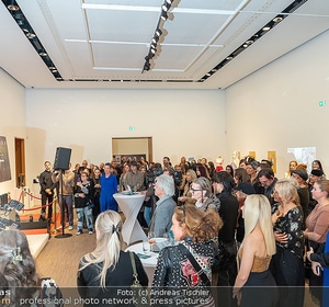 Humanic x Silvia Schneider und Kunstausstellung