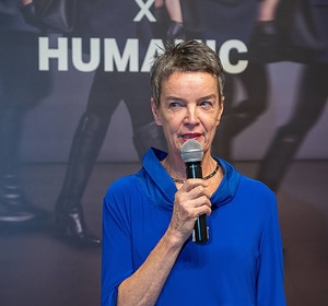 Humanic x Silvia Schneider und Kunstausstellung
