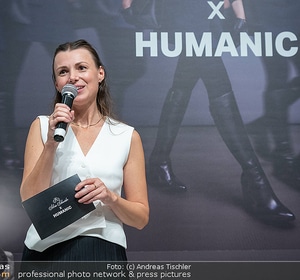 Humanic x Silvia Schneider und Kunstausstellung