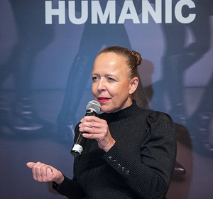 Humanic x Silvia Schneider und Kunstausstellung